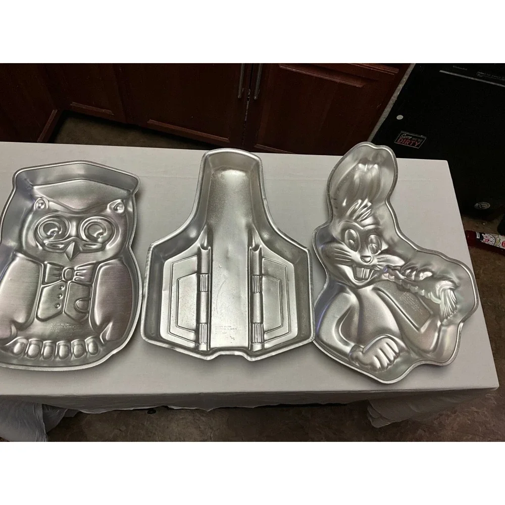 Lot of 10 vintage character cake pans, all new, see below for details, rare find